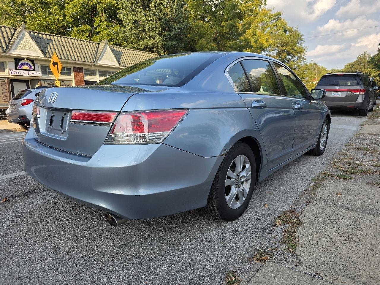 Honda Accord LX-P Sedan AT 2011