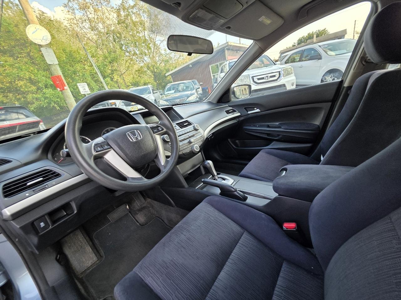 Honda Accord LX-P Sedan AT 2011