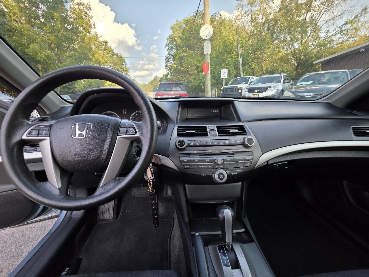 Honda Accord LX-P Sedan AT 2011