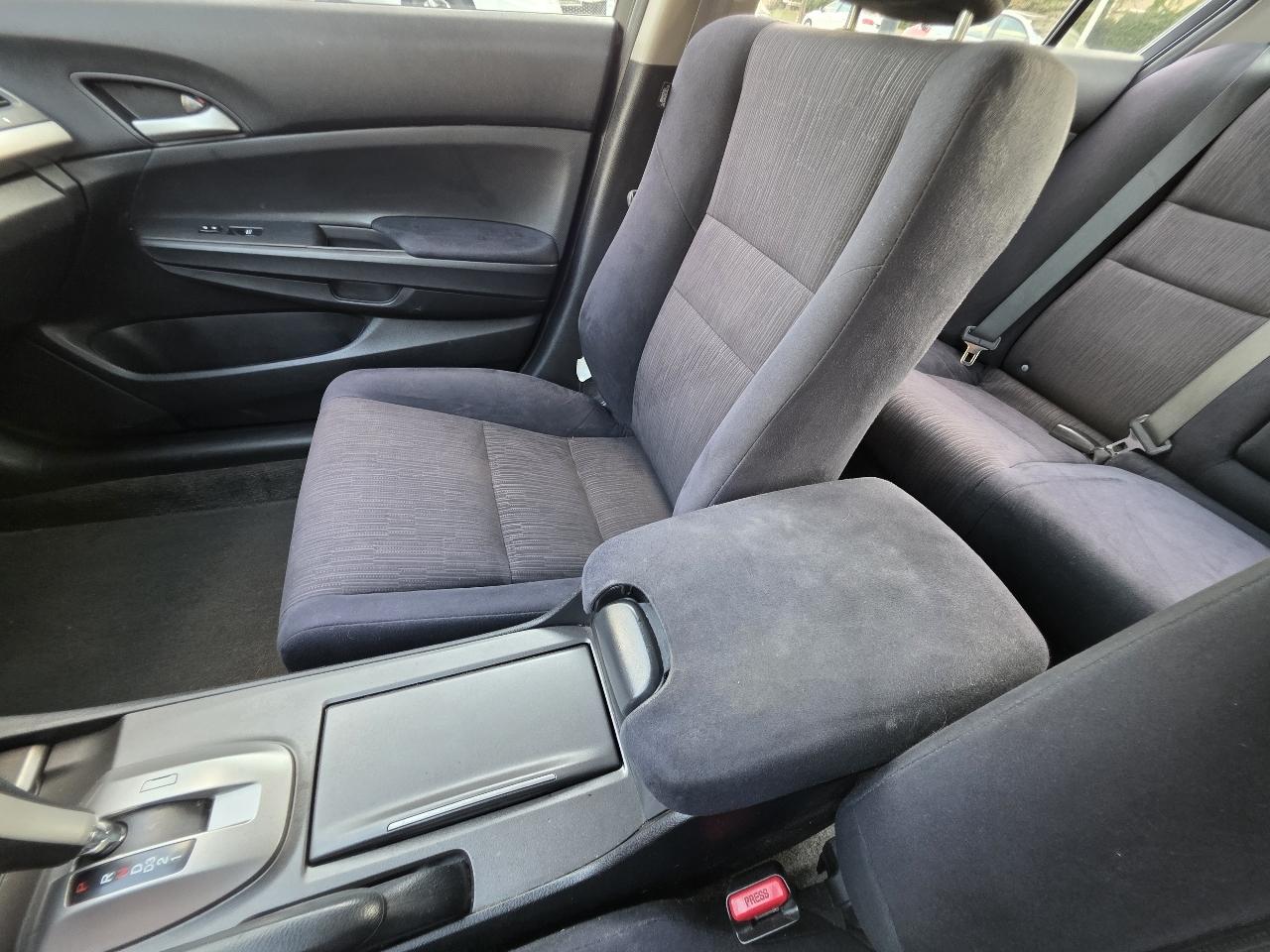Honda Accord LX-P Sedan AT 2011