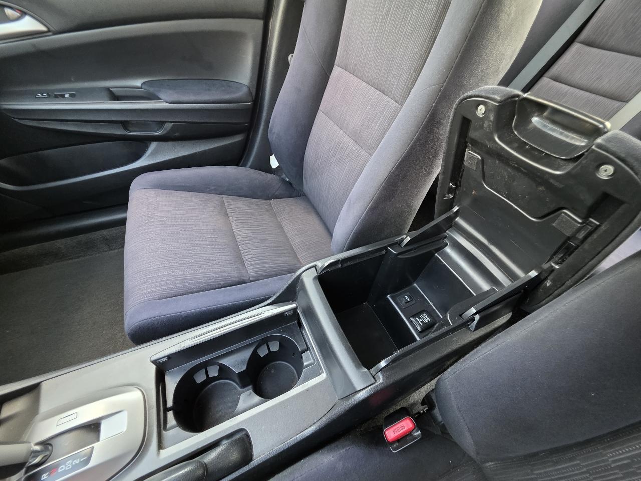 Honda Accord LX-P Sedan AT 2011