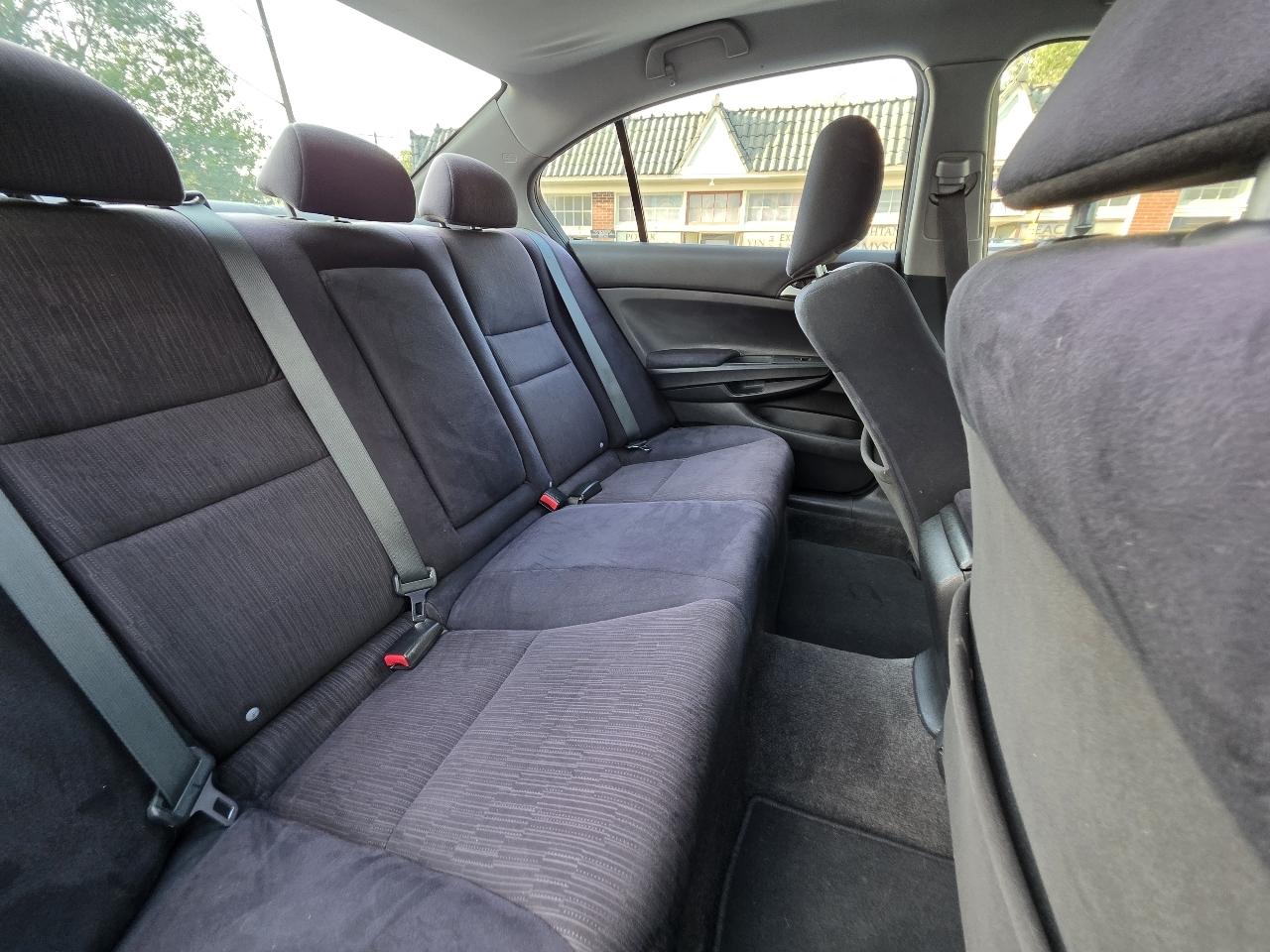Honda Accord LX-P Sedan AT 2011