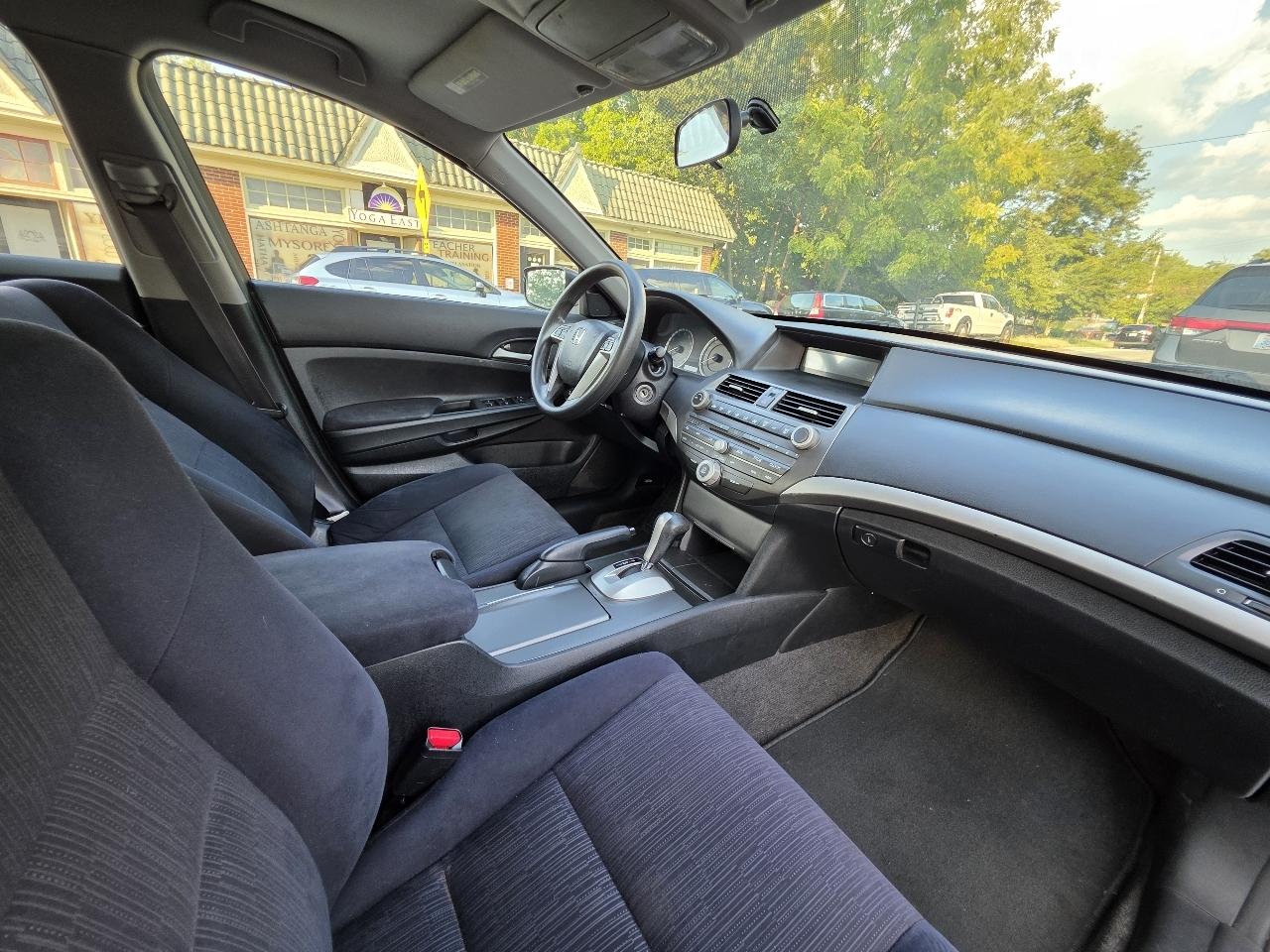 Honda Accord LX-P Sedan AT 2011