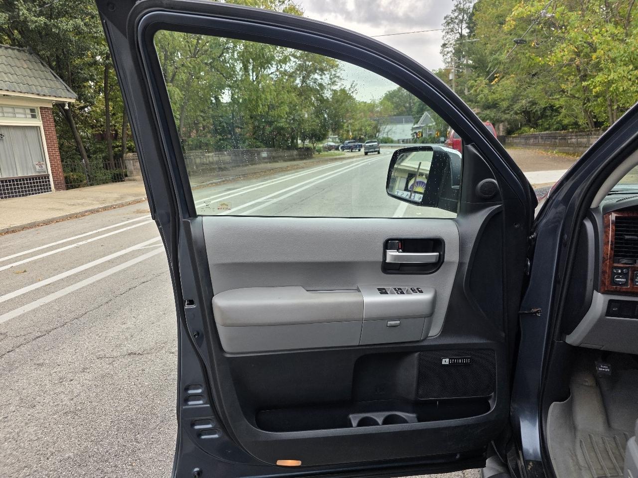 Toyota Sequoia Limited 4WD 2008