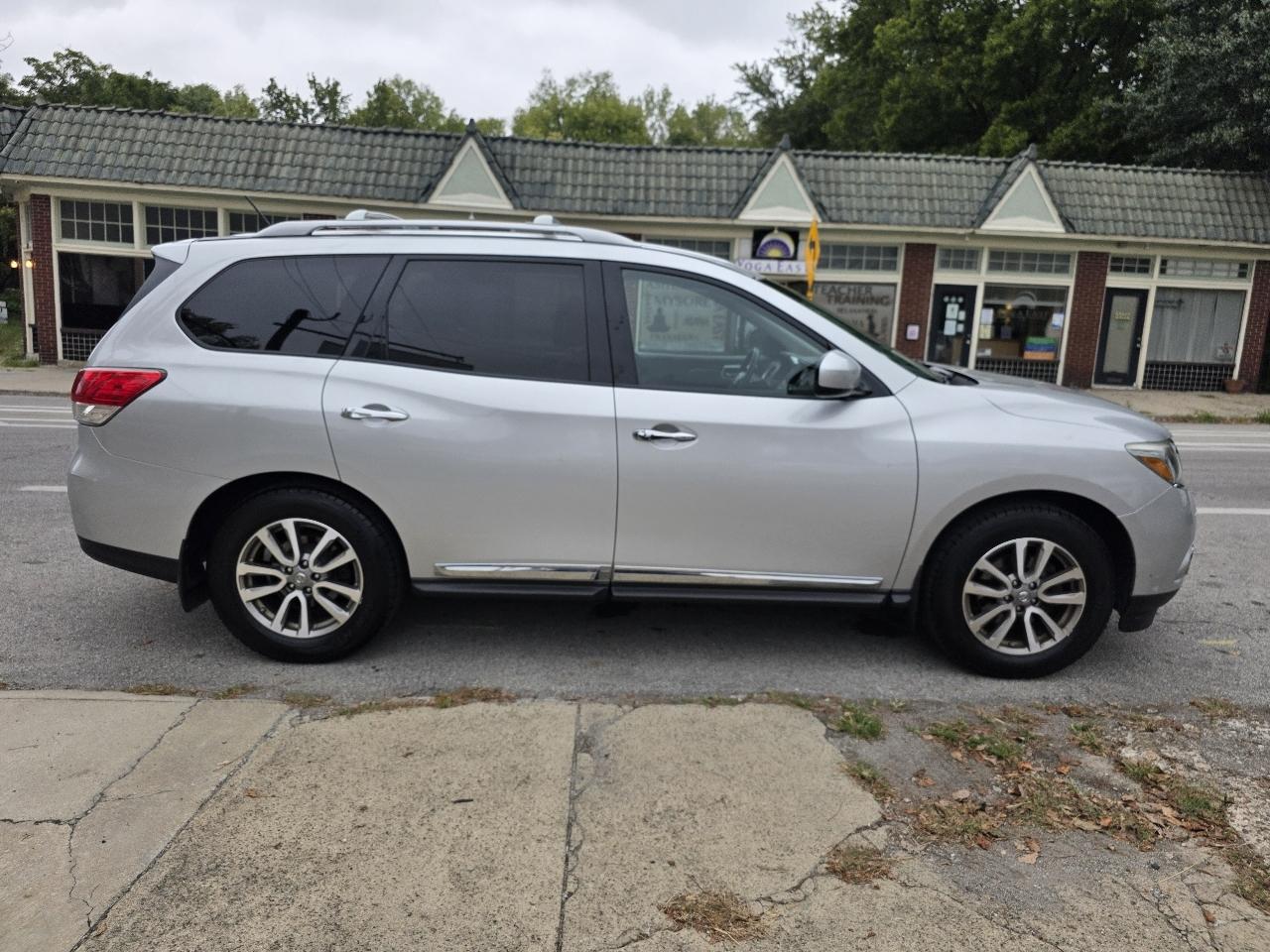 Nissan Pathfinder SL 4D SUV 4WD 2014
