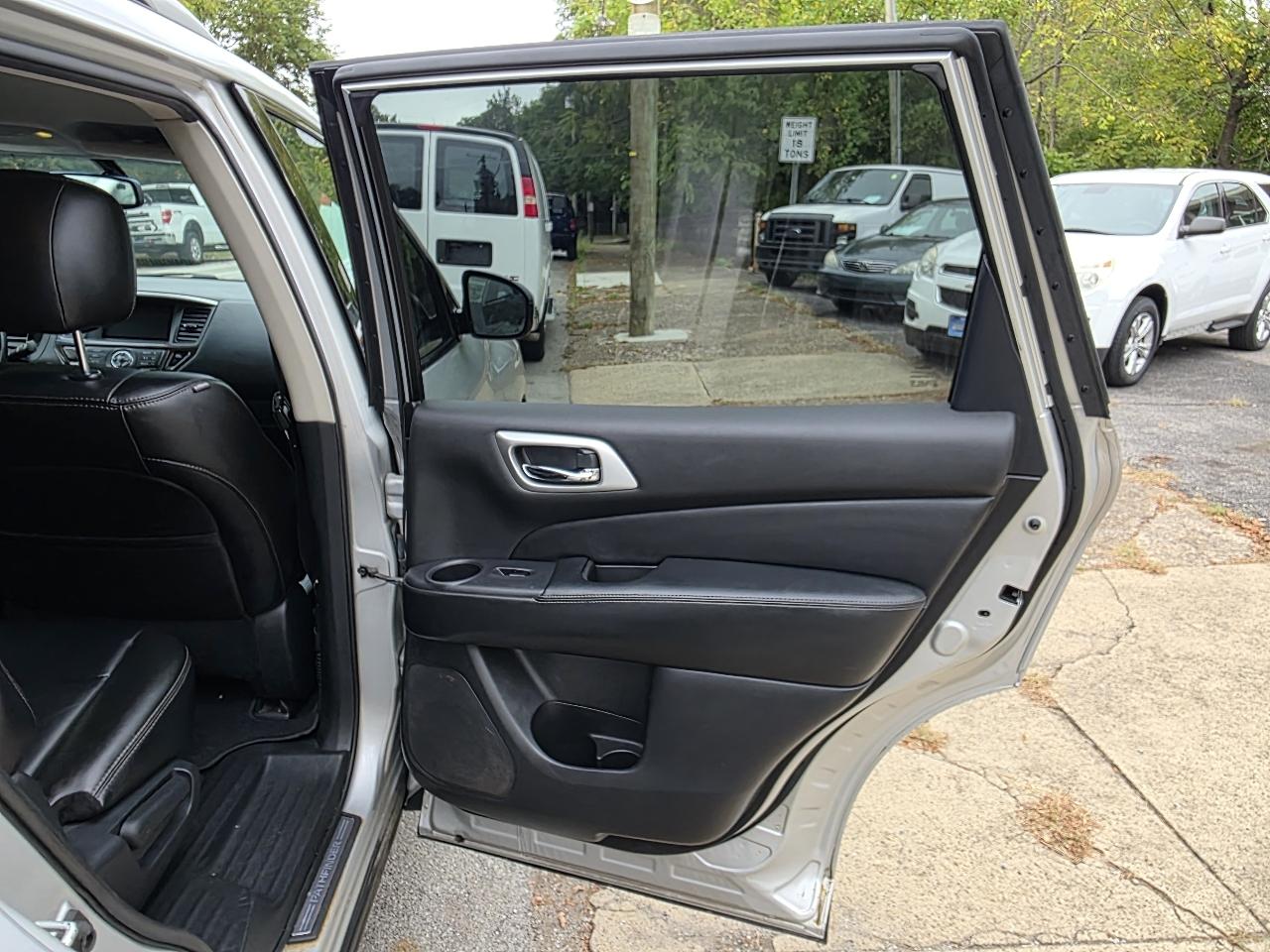 Nissan Pathfinder SL 4D SUV 4WD 2014