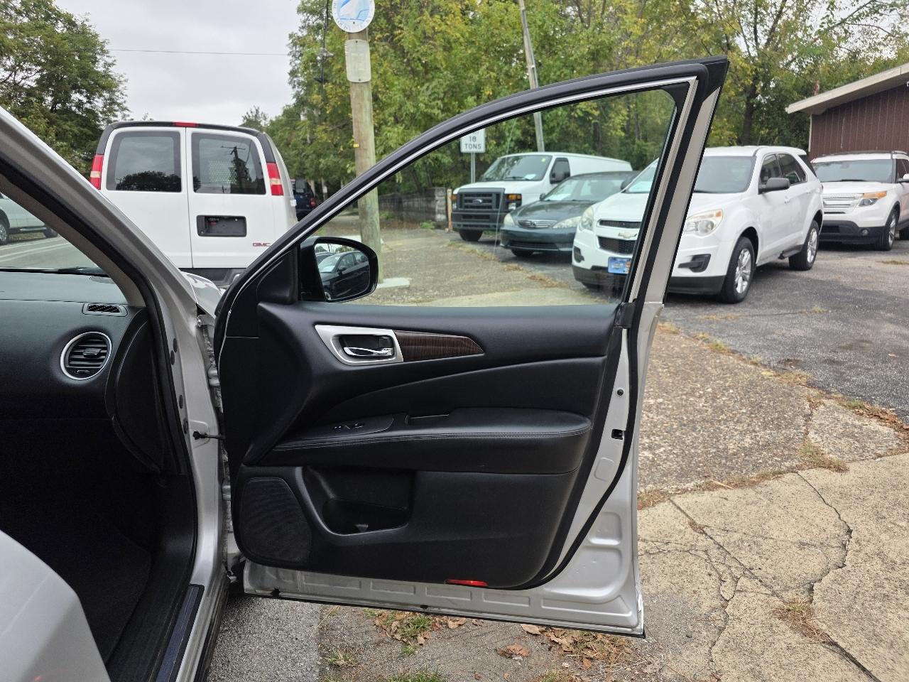 Nissan Pathfinder SL 4D SUV 4WD 2014