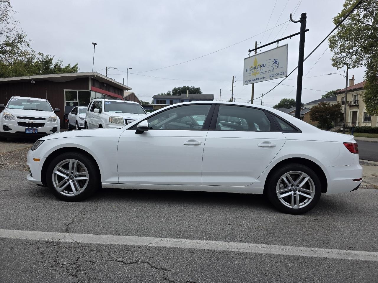 Audi A4 2.0T Premium quattro Sedan 2017