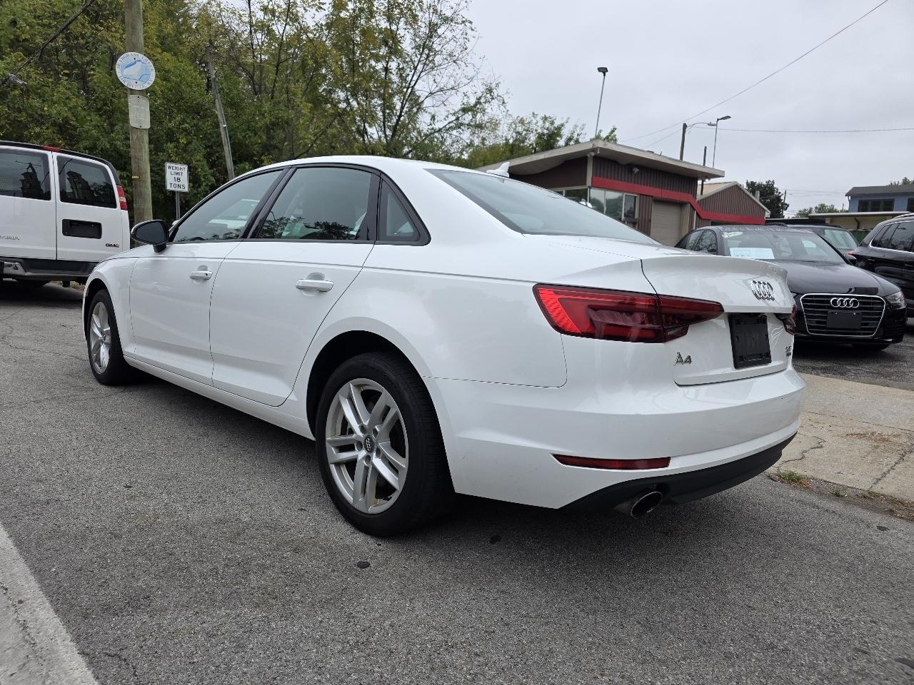 Audi A4 2.0T Premium quattro Sedan 2017
