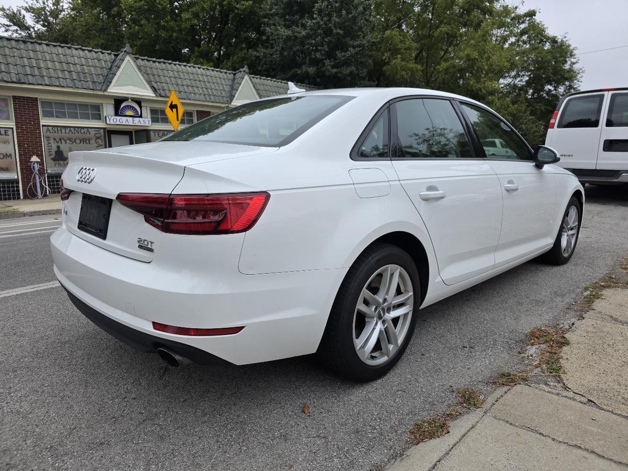 Audi A4 2.0T Premium quattro Sedan 2017