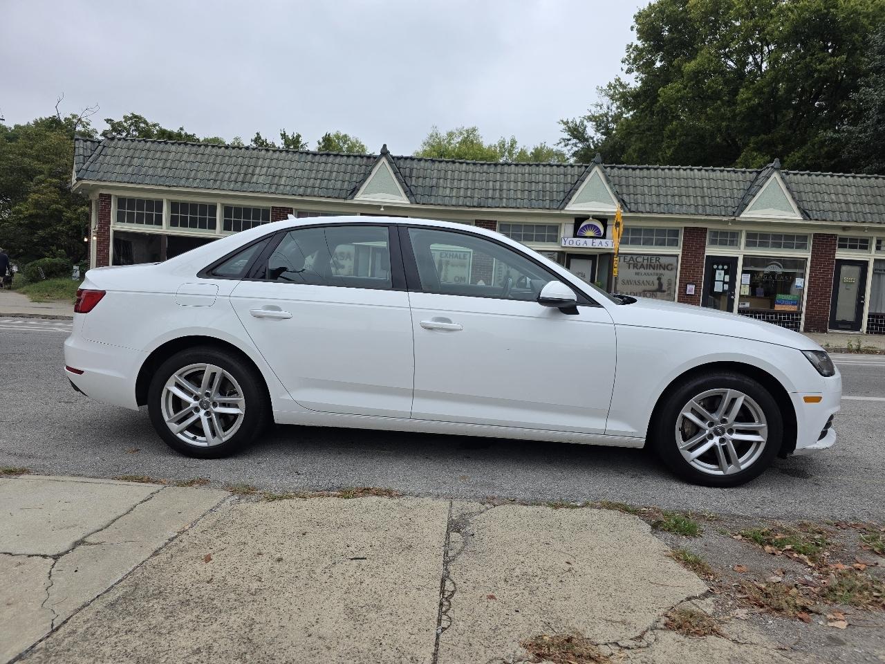 Audi A4 2.0T Premium quattro Sedan 2017