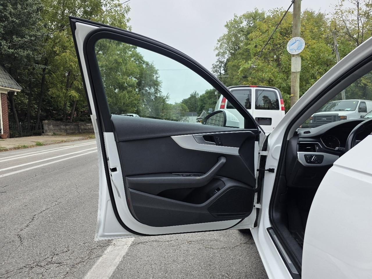 Audi A4 2.0T Premium quattro Sedan 2017