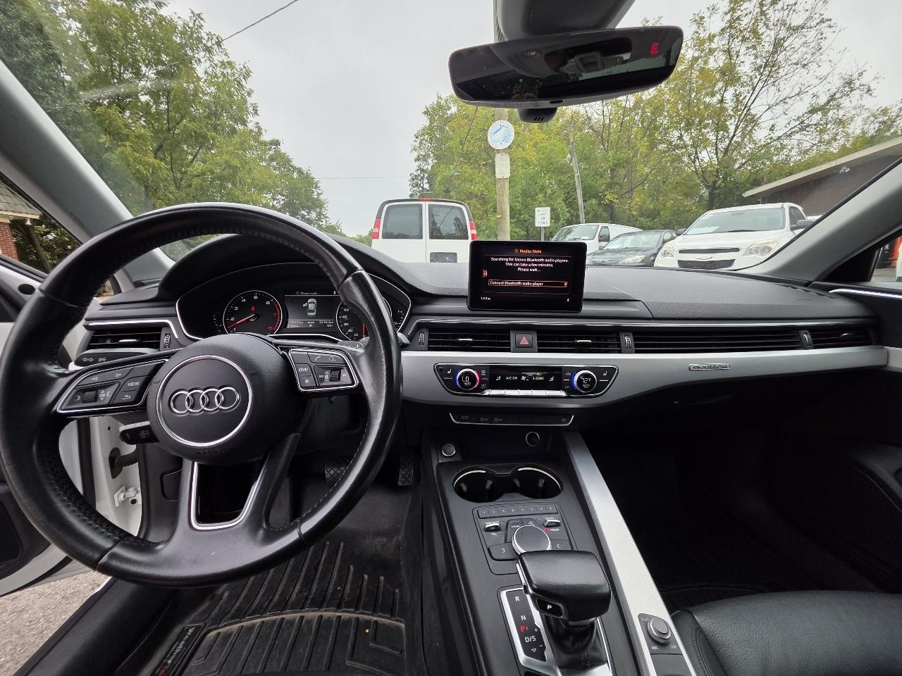 Audi A4 2.0T Premium quattro Sedan 2017