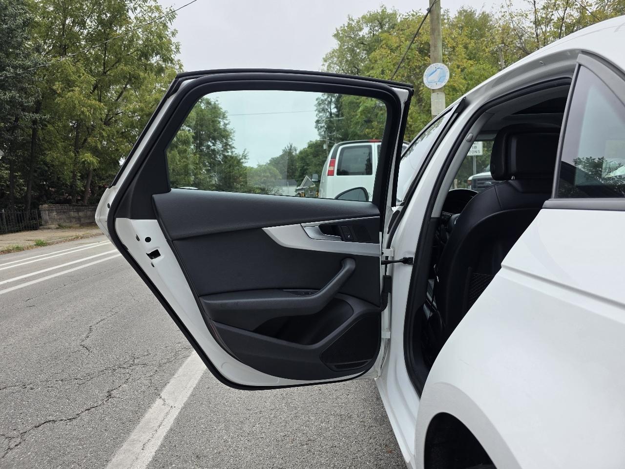 Audi A4 2.0T Premium quattro Sedan 2017