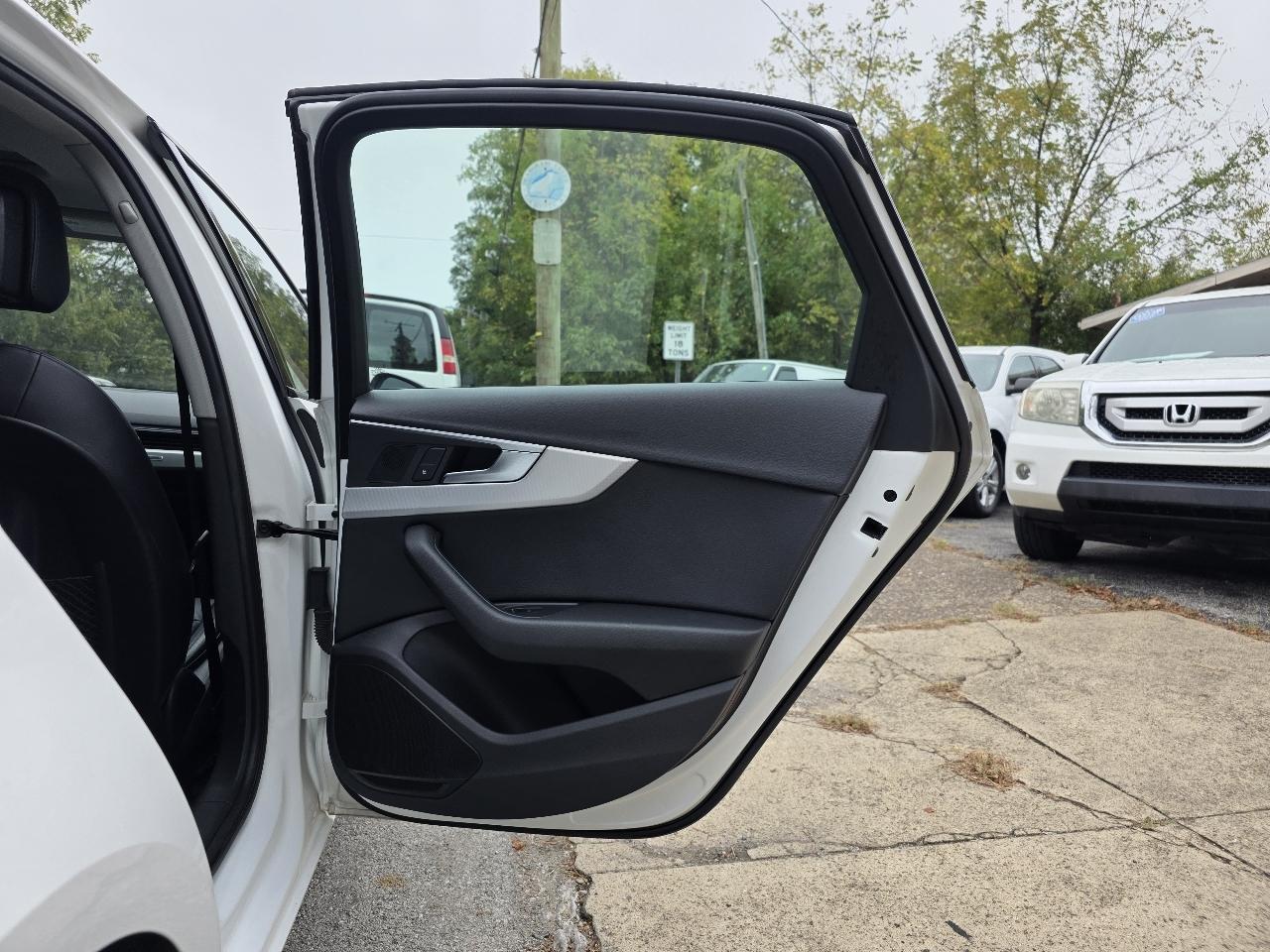 Audi A4 2.0T Premium quattro Sedan 2017