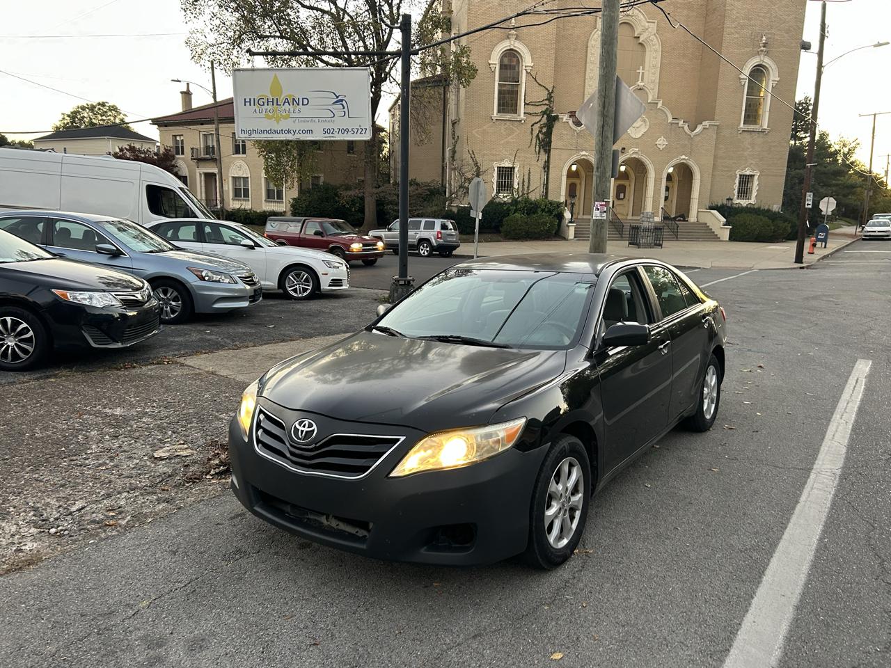 Toyota Camry Base 6-Spd AT 2011