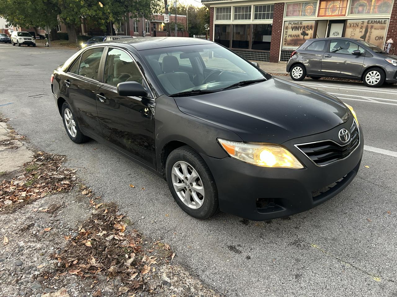 Toyota Camry Base 6-Spd AT 2011