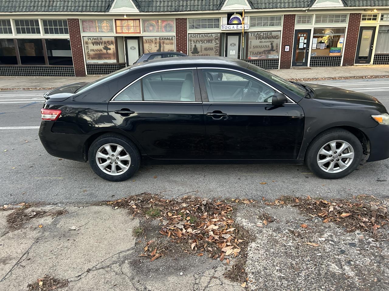 Toyota Camry Base 6-Spd AT 2011