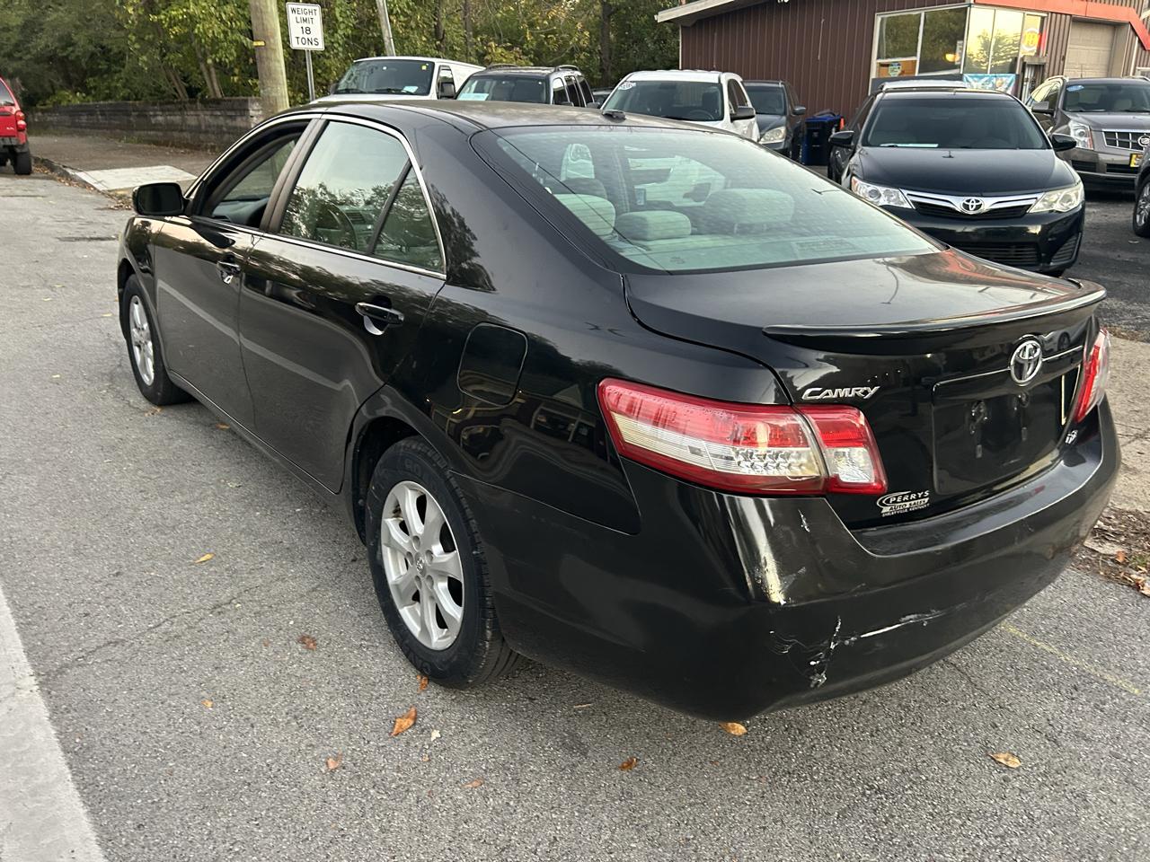 Toyota Camry Base 6-Spd AT 2011