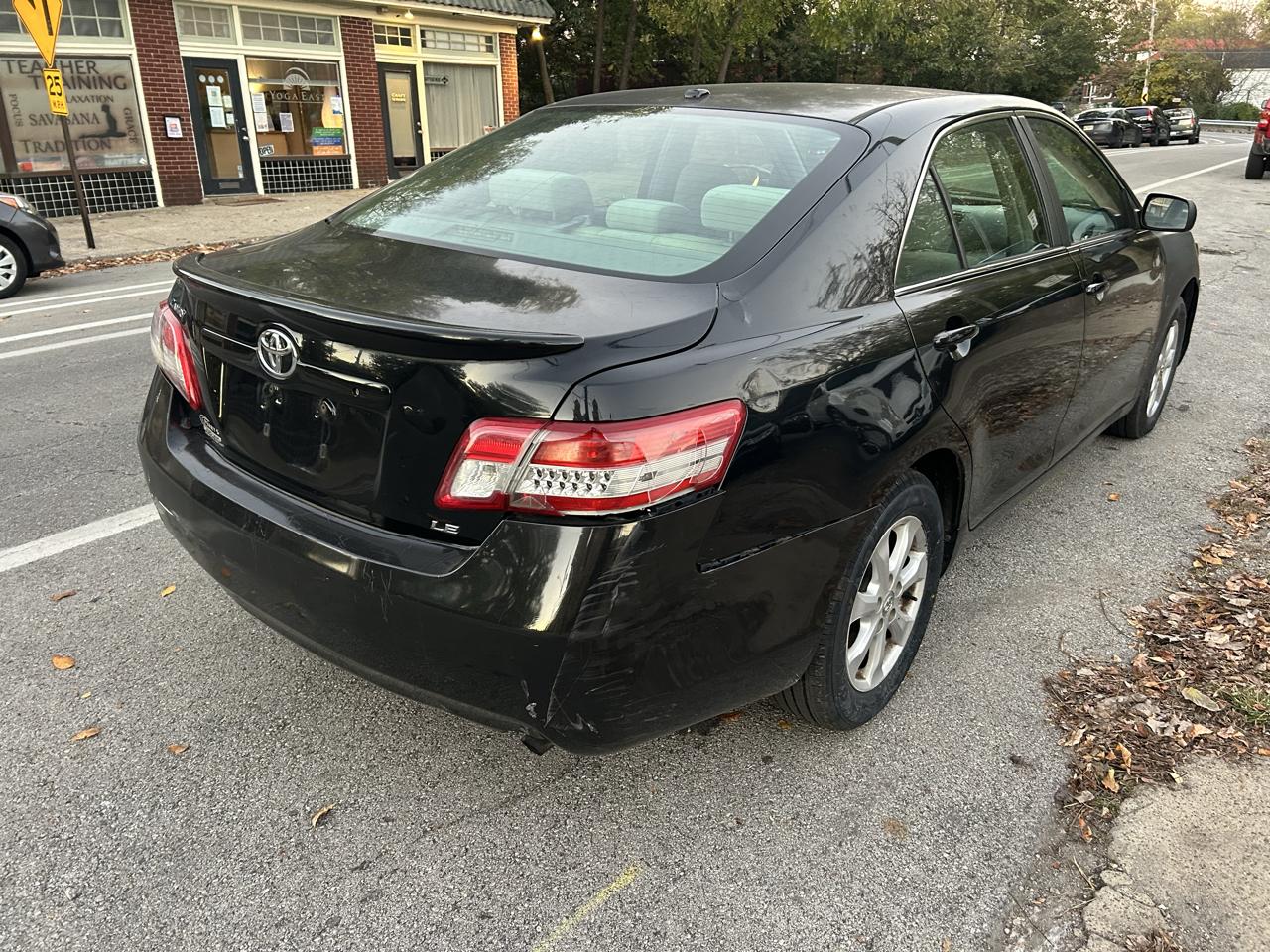 Toyota Camry Base 6-Spd AT 2011