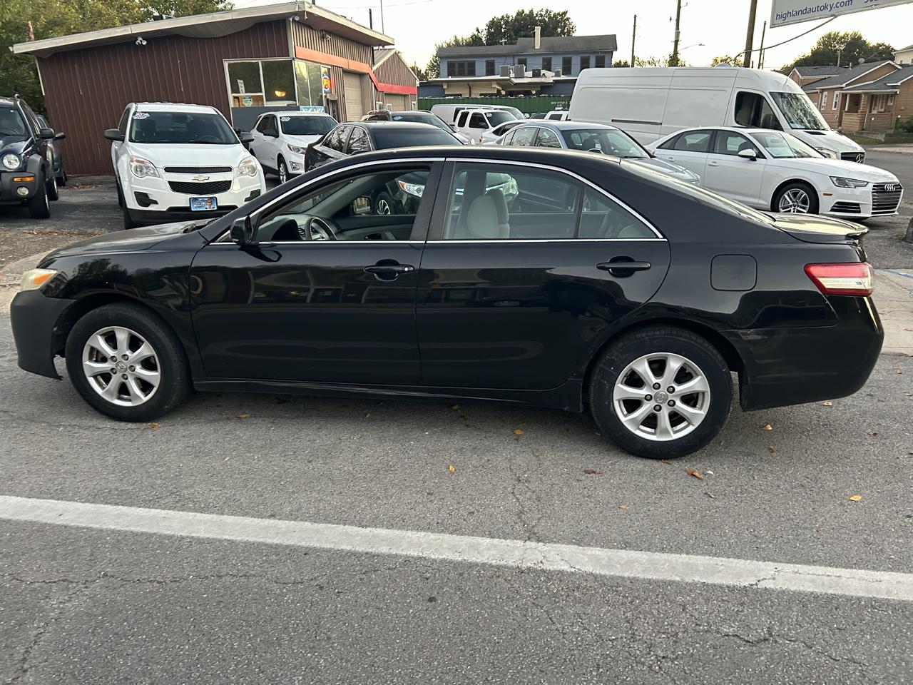 Toyota Camry Base 6-Spd AT 2011