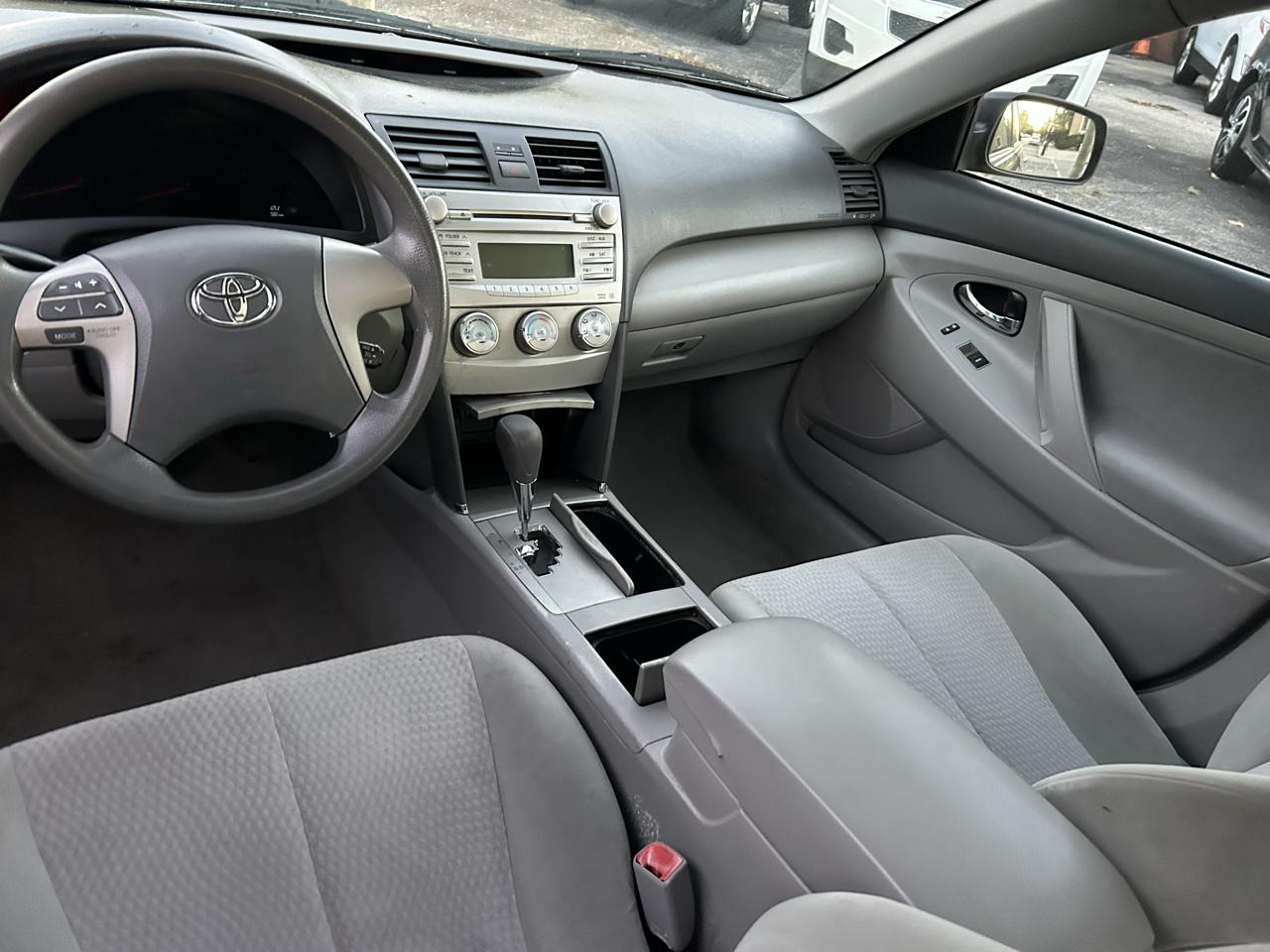 Toyota Camry Base 6-Spd AT 2011
