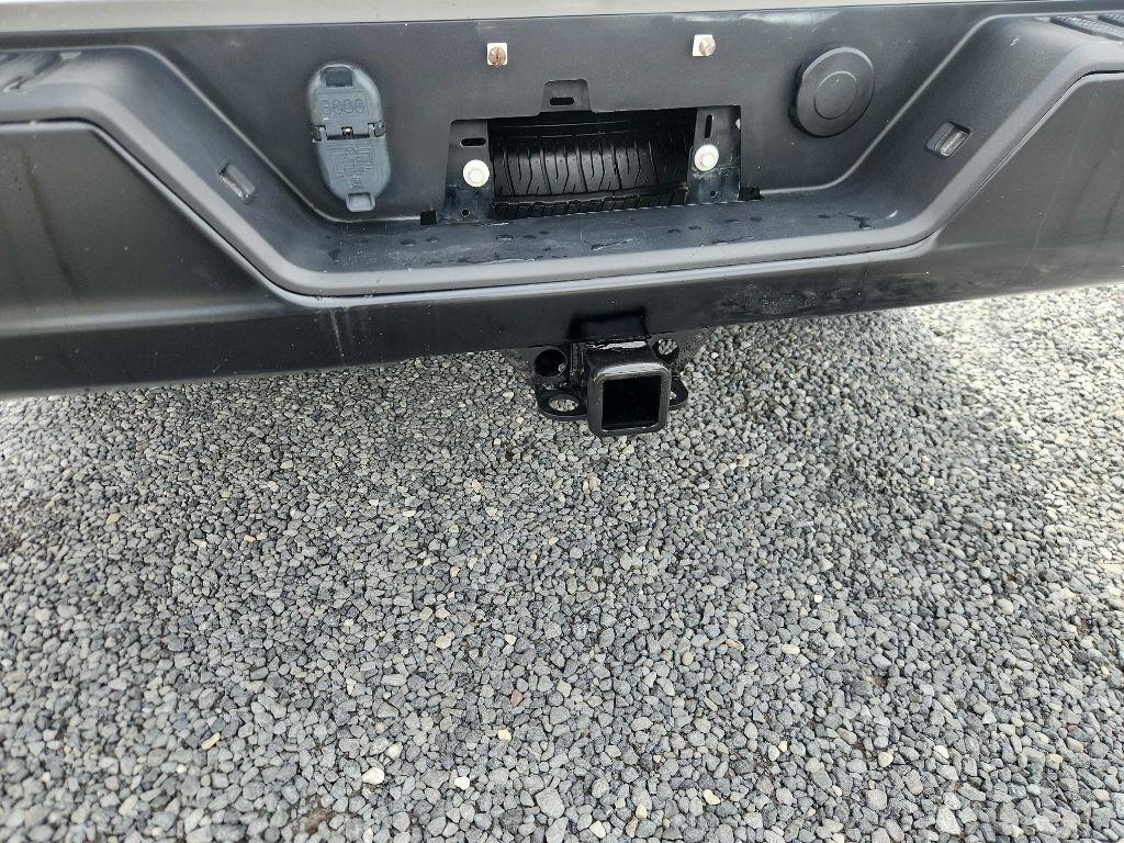 GMC Sierra 1500 Base Crew Cab Short Box 4WD 2021