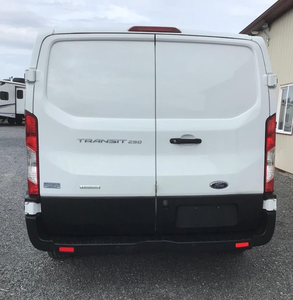Ford Transit 250 Van Low Roof w/Sliding Pass. 130-in. WB 2019