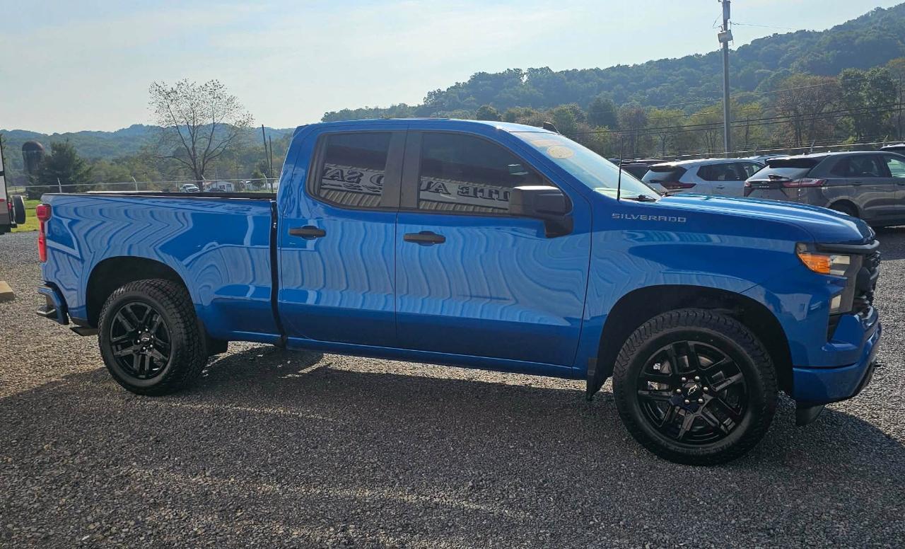 Chevrolet Silverado 1500 Custom Double Cab 4WD 2023