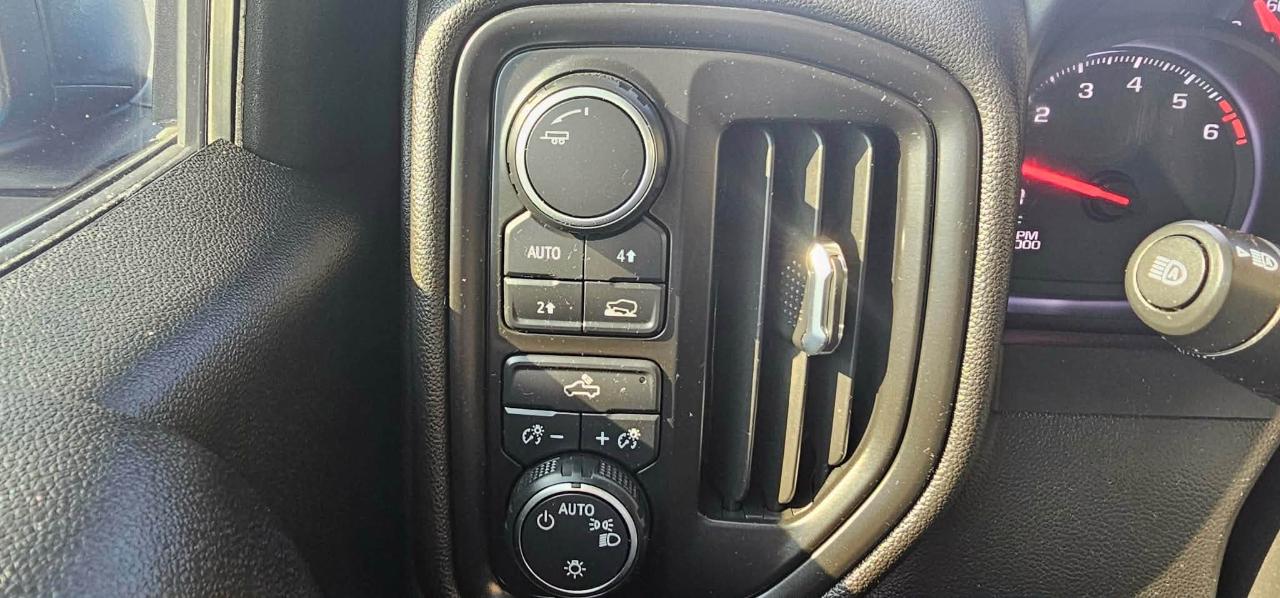 Chevrolet Silverado 1500 Custom Double Cab 4WD 2023