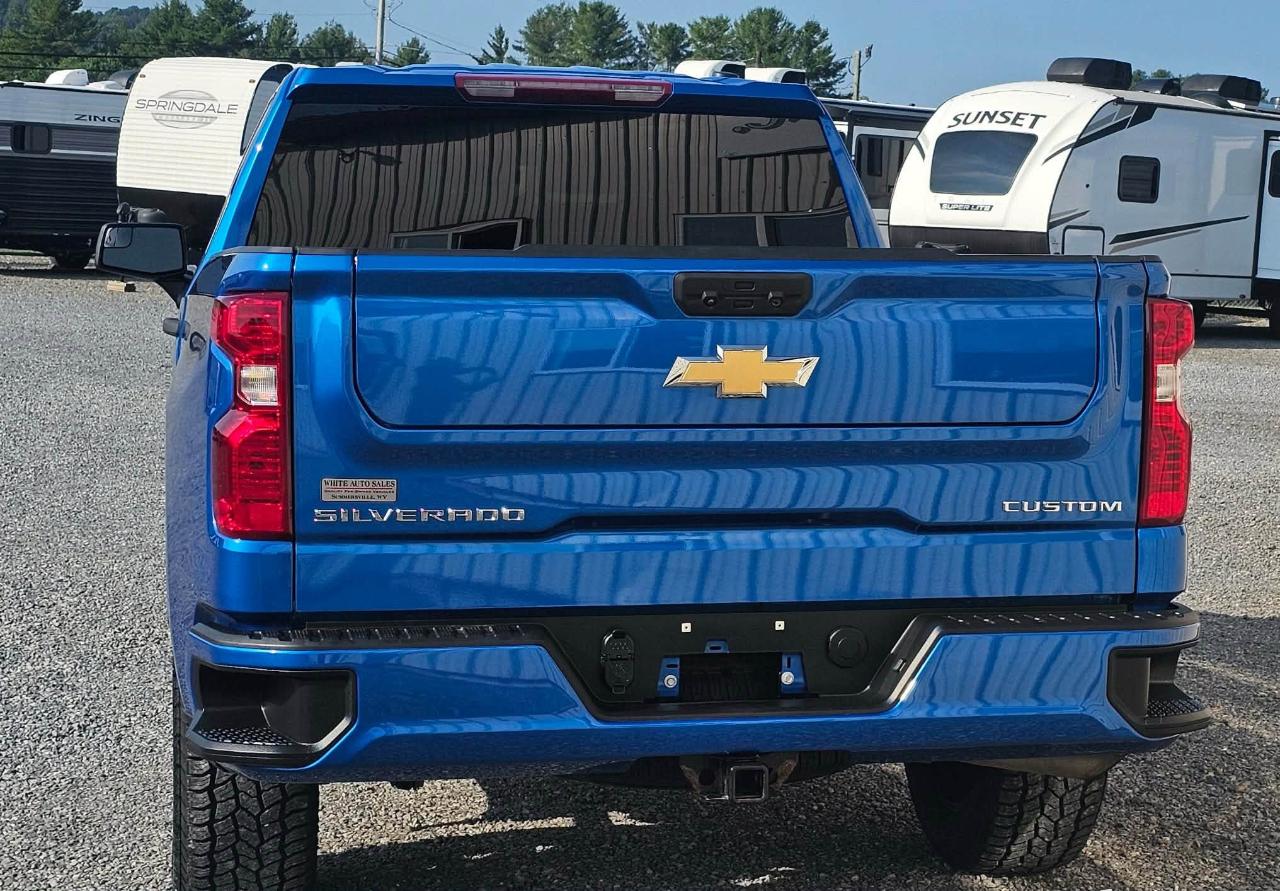 Chevrolet Silverado 1500 Custom Double Cab 4WD 2023
