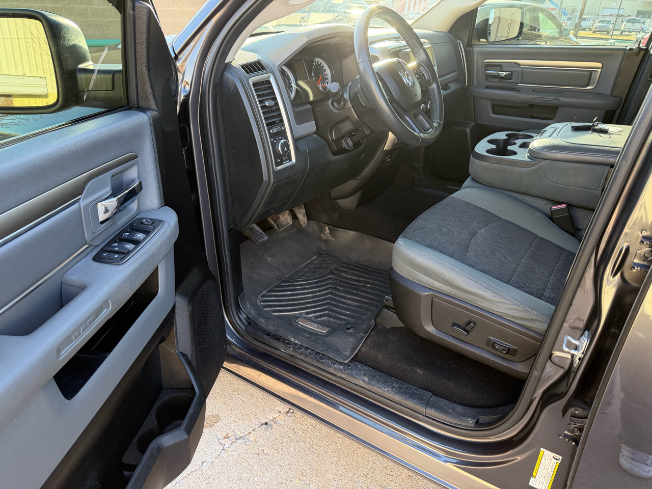 RAM 1500 Big Horn Quad Cab 2WD 2015