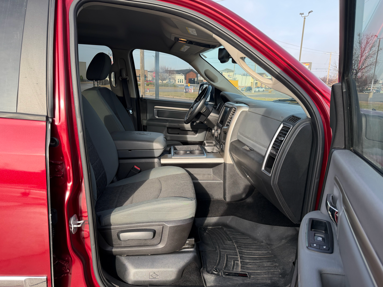 RAM 1500 Lone Star Crew Cab SB 4WD 2015