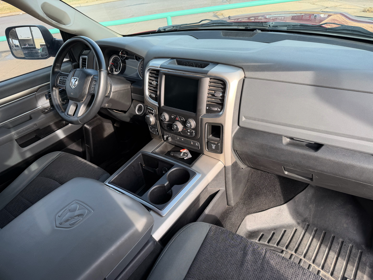 RAM 1500 Lone Star Crew Cab SB 4WD 2015