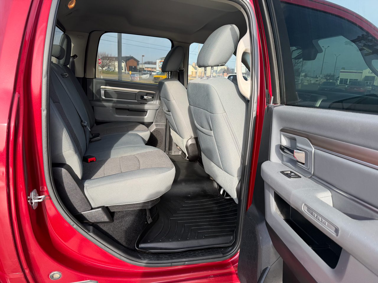 RAM 1500 Lone Star Crew Cab SB 4WD 2015