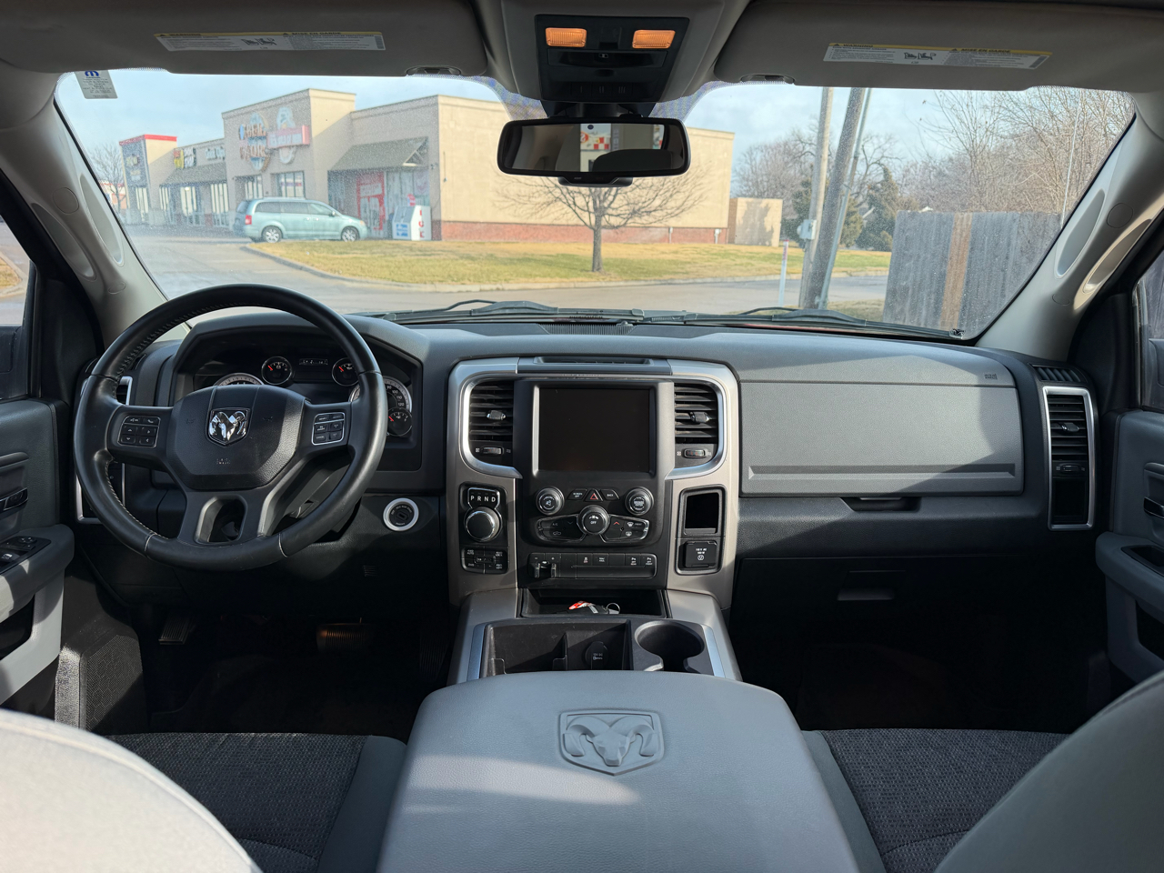 RAM 1500 Lone Star Crew Cab SB 4WD 2015