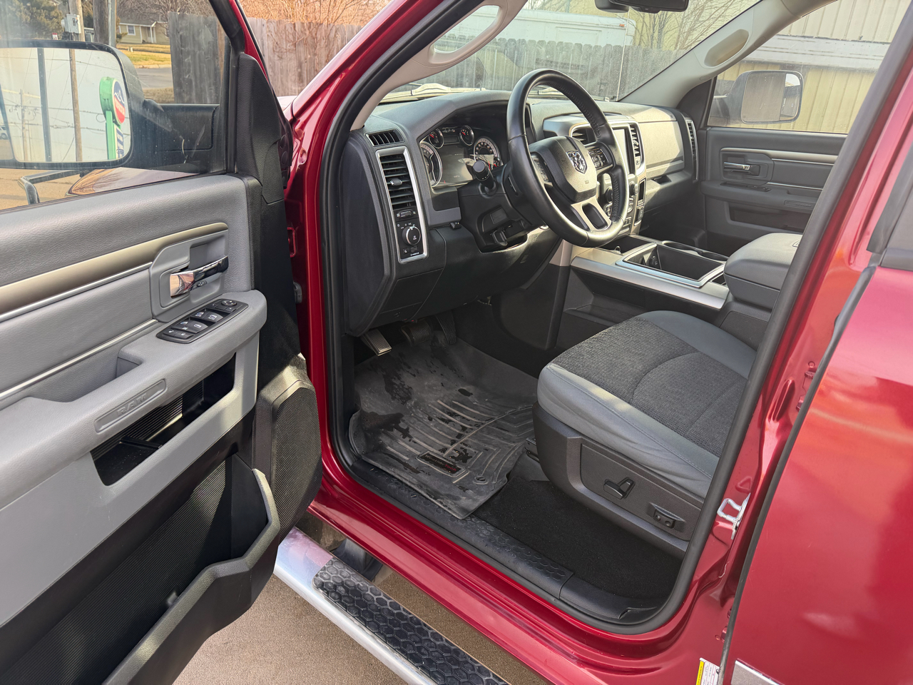 RAM 1500 Lone Star Crew Cab SB 4WD 2015