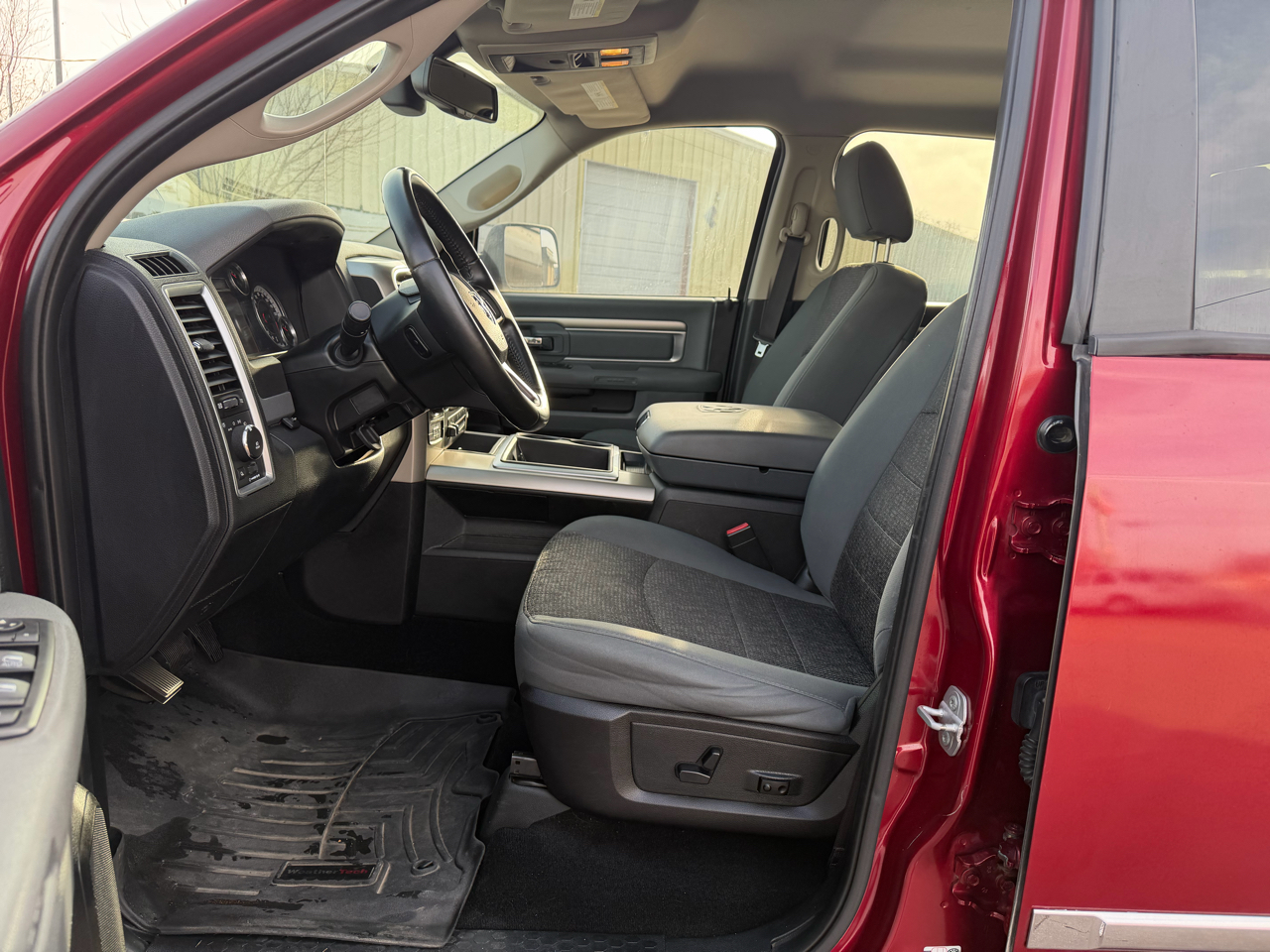 RAM 1500 Lone Star Crew Cab SB 4WD 2015