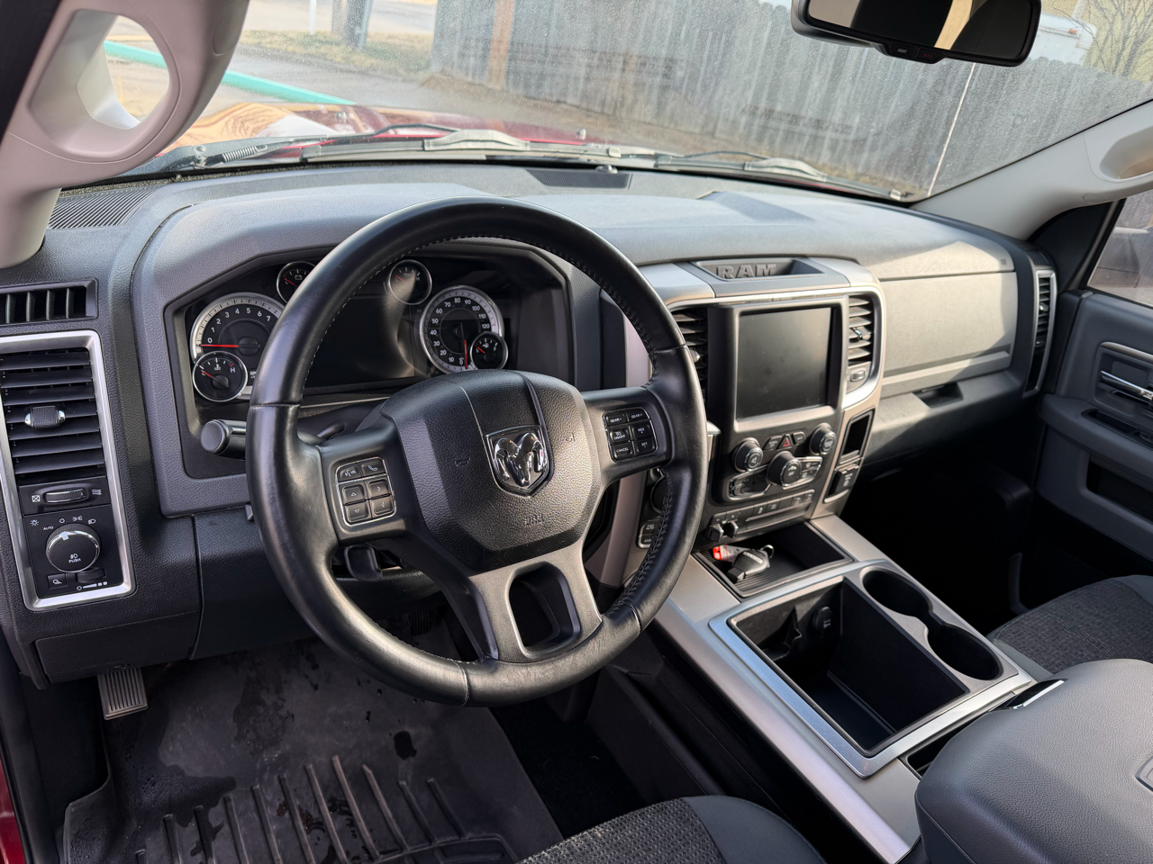 RAM 1500 Lone Star Crew Cab SB 4WD 2015