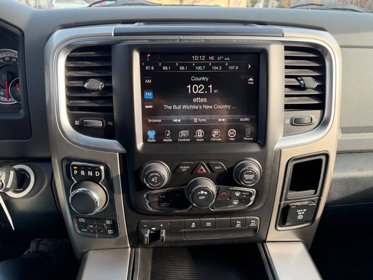 RAM 1500 Lone Star Crew Cab SB 4WD 2015