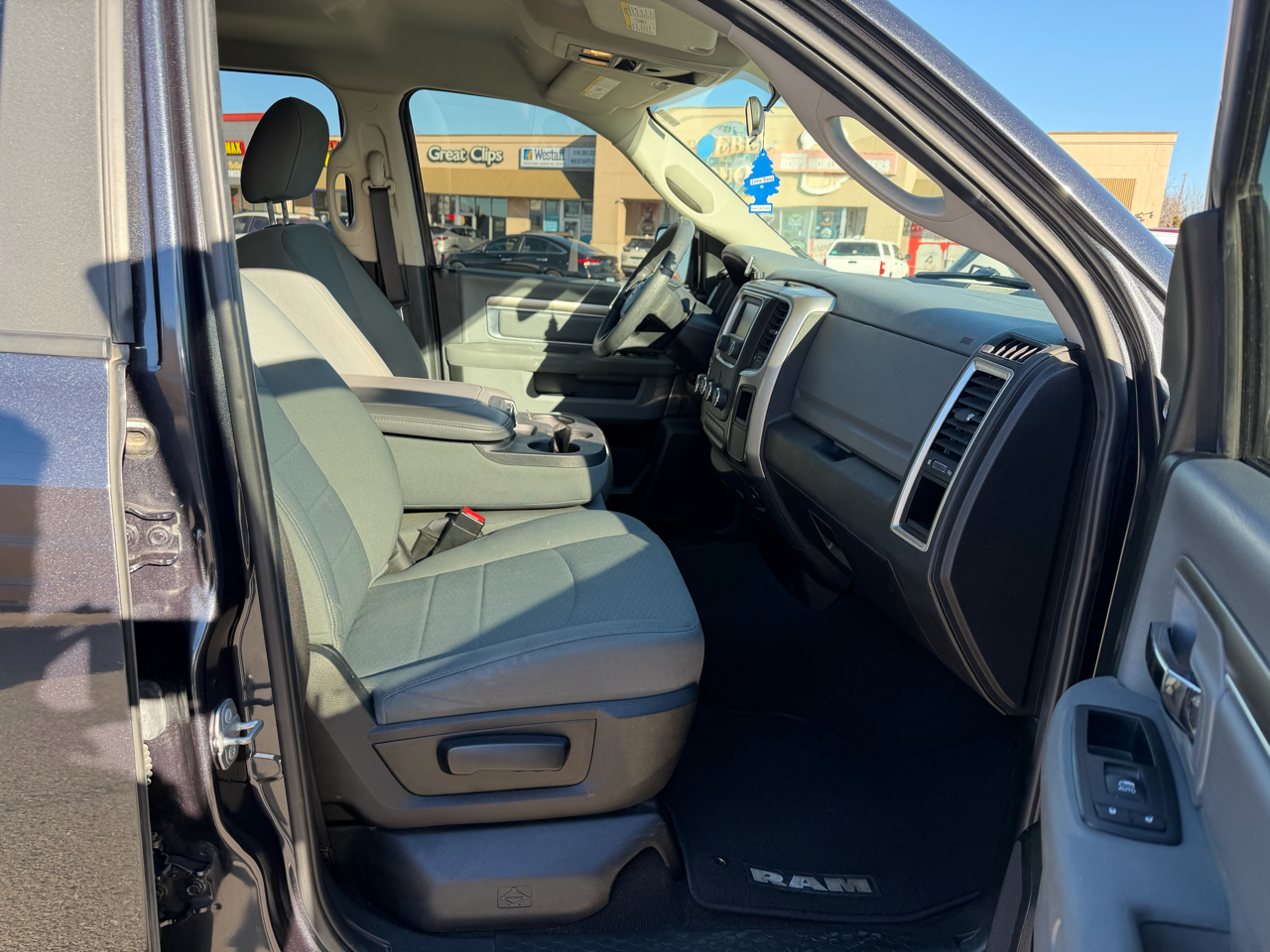 RAM 1500 SLT Quad Cab 2WD 2018
