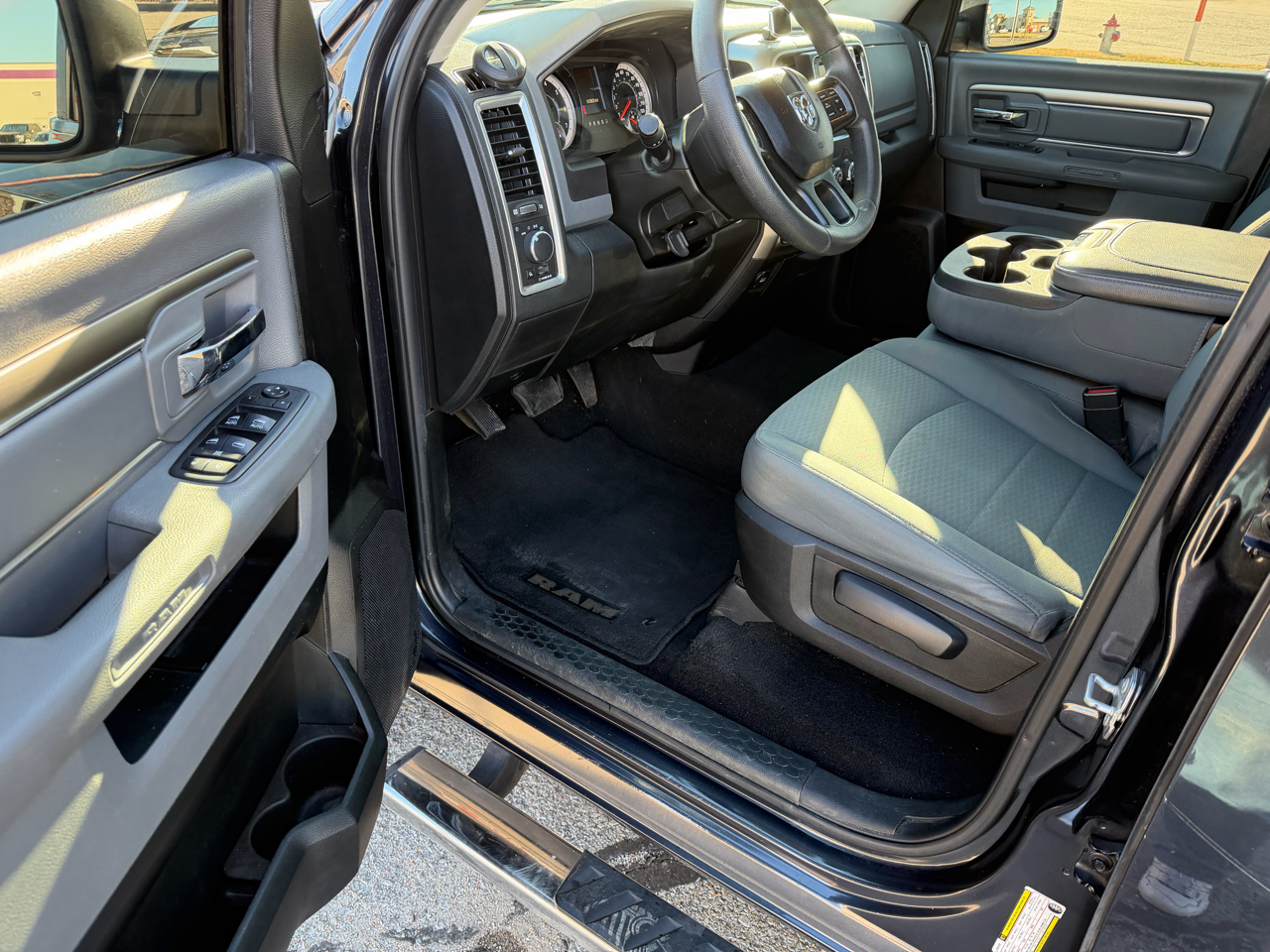 RAM 1500 SLT Quad Cab 2WD 2018