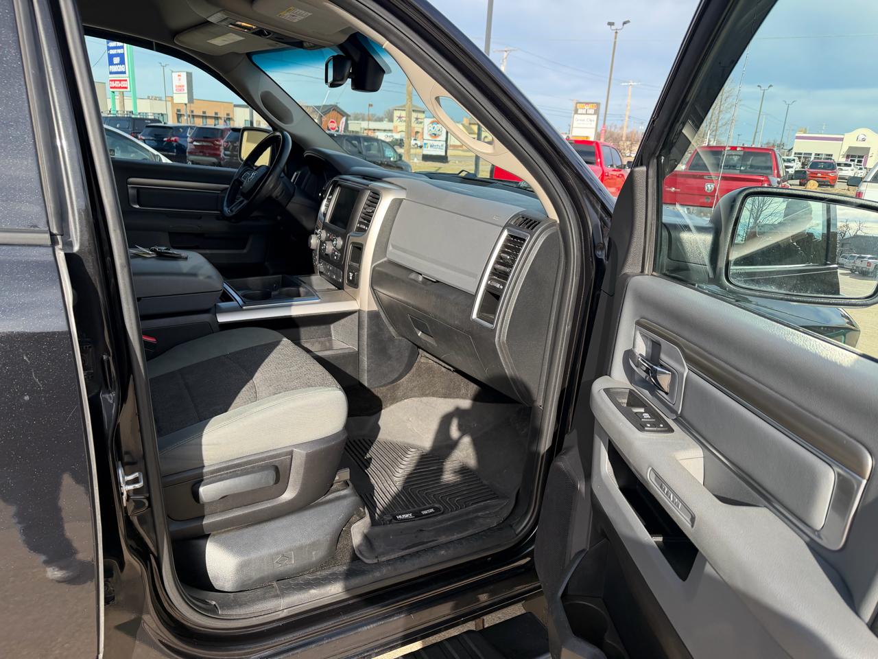 RAM 1500 Big Horn Crew Cab 4WD 2015