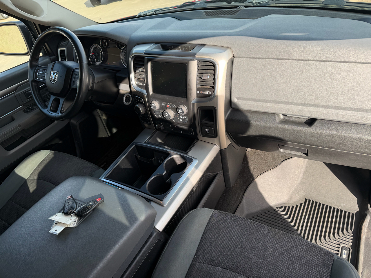 RAM 1500 Big Horn Crew Cab 4WD 2015