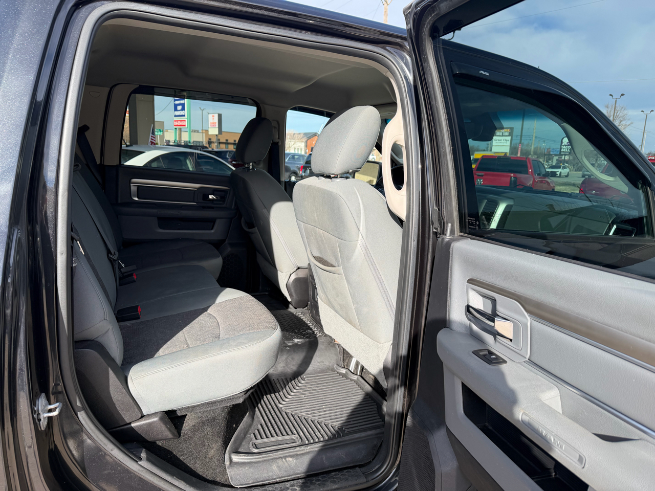 RAM 1500 Big Horn Crew Cab 4WD 2015