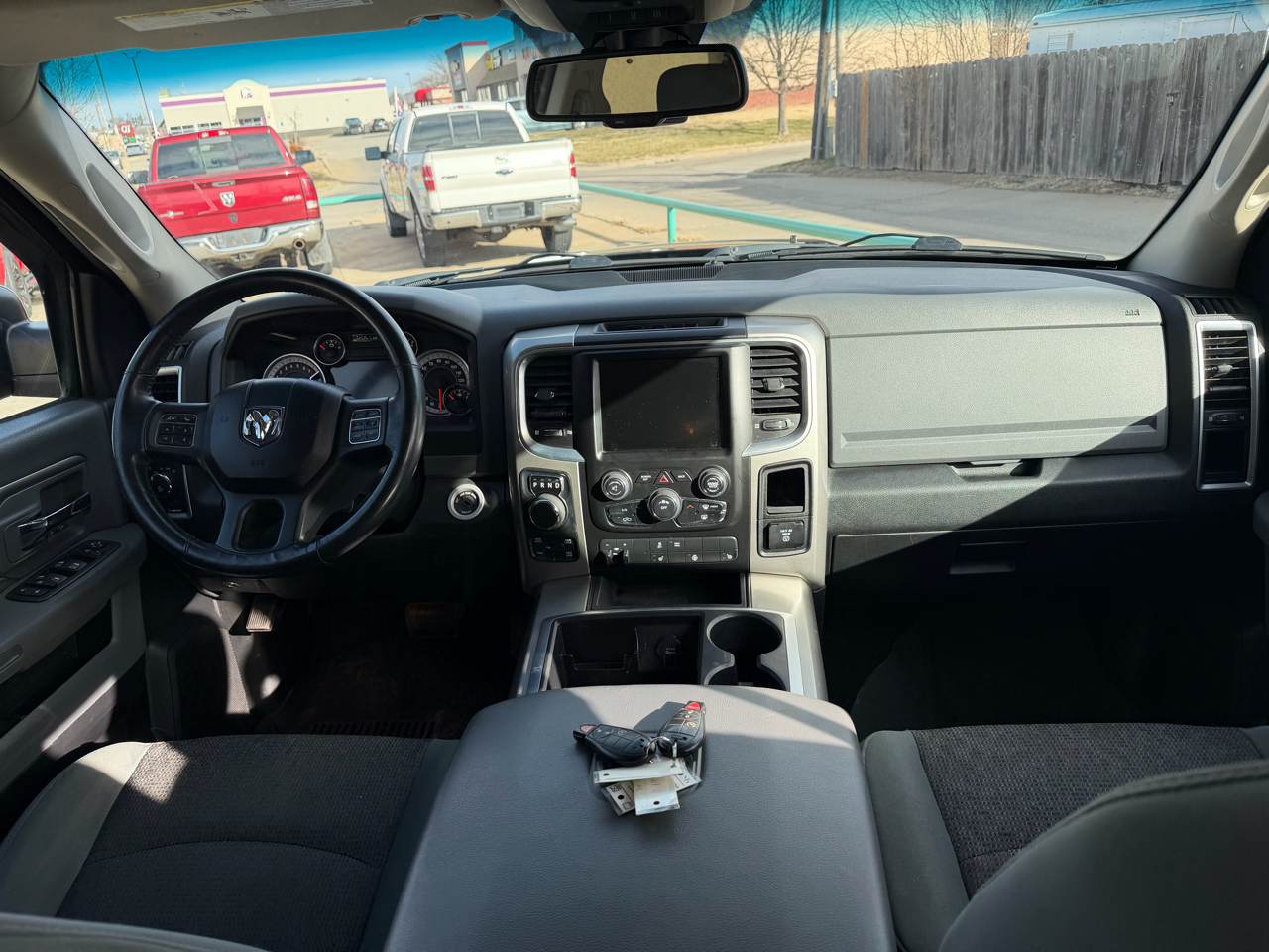 RAM 1500 Big Horn Crew Cab 4WD 2015