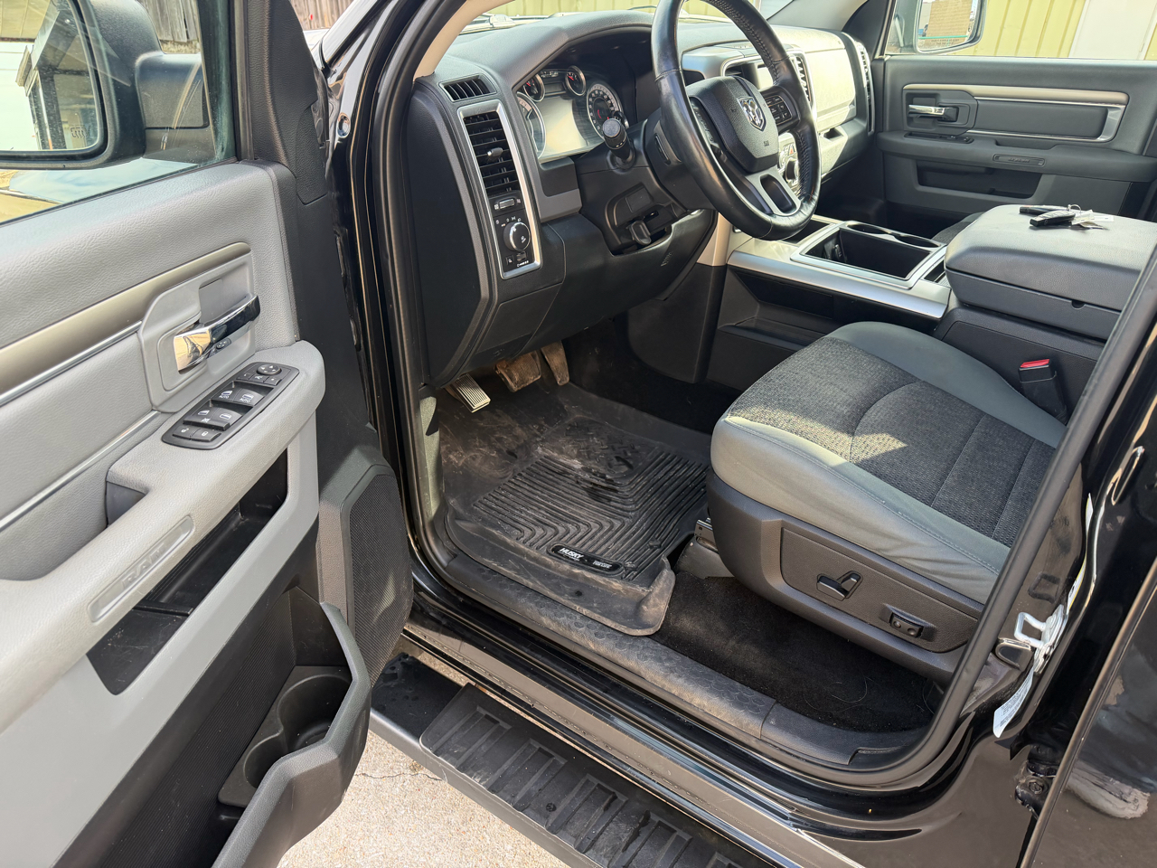 RAM 1500 Big Horn Crew Cab 4WD 2015