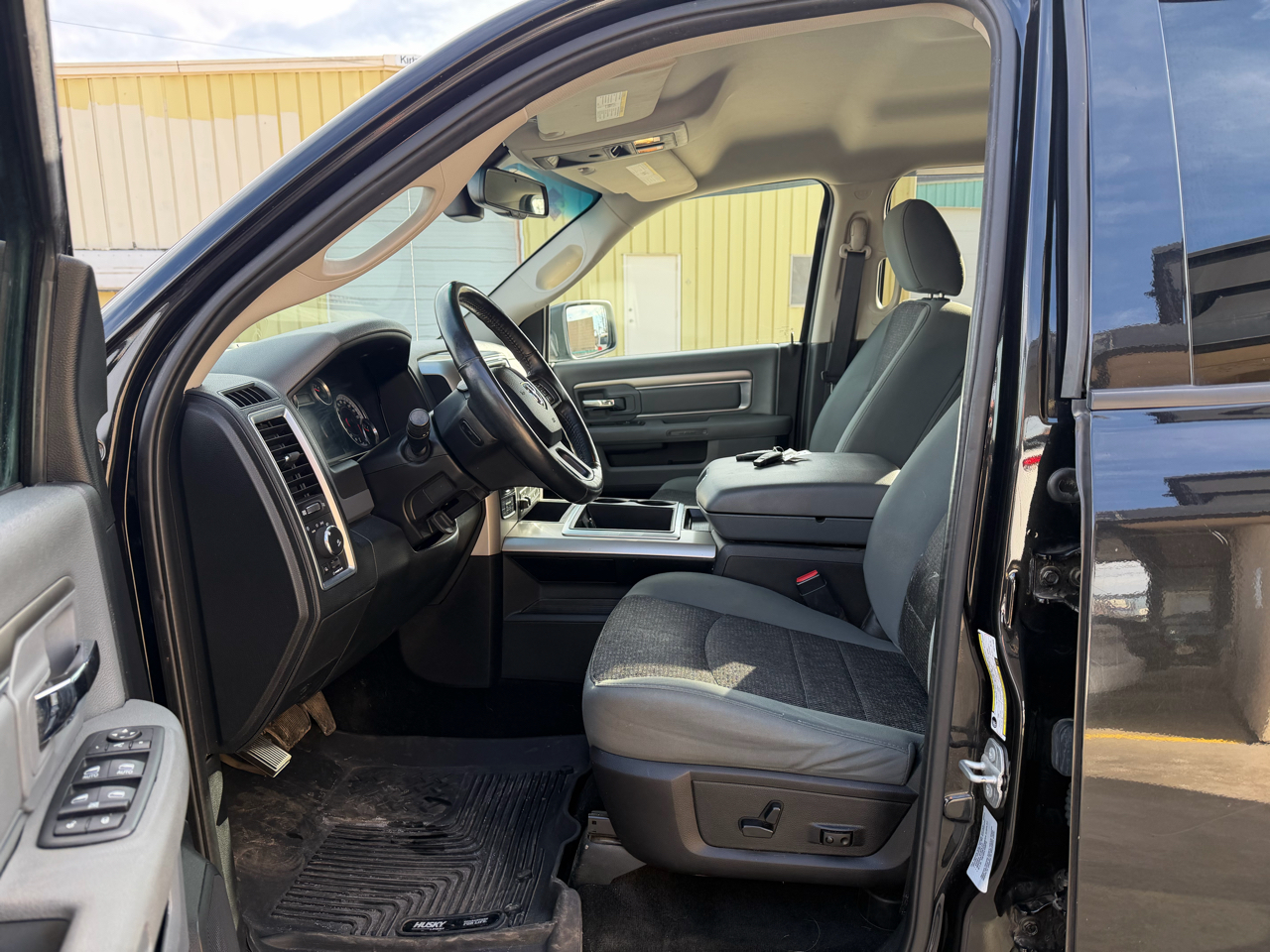 RAM 1500 Big Horn Crew Cab 4WD 2015