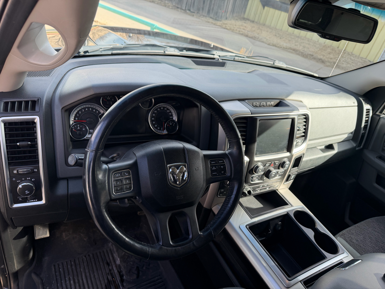 RAM 1500 Big Horn Crew Cab 4WD 2015