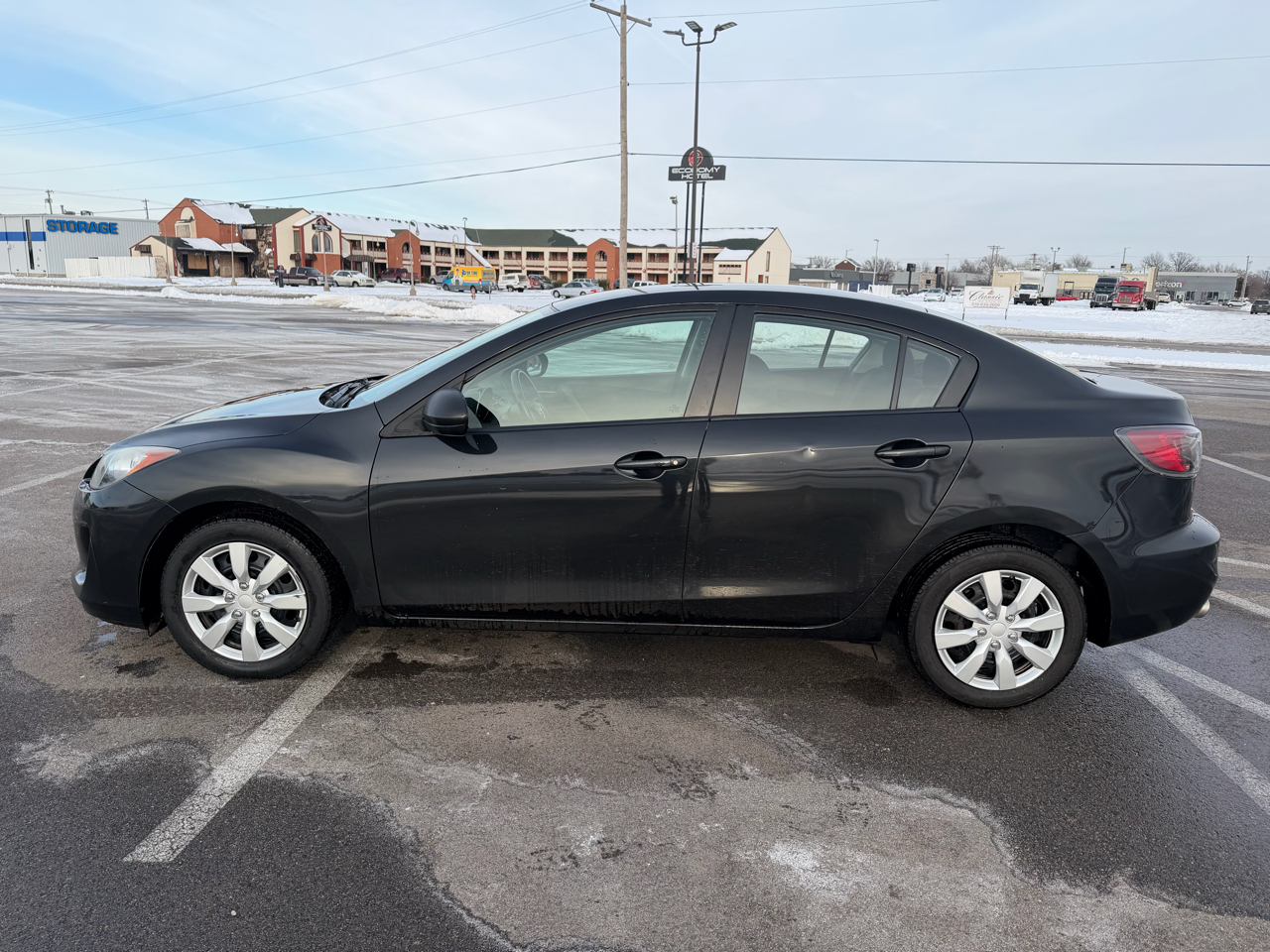Mazda MAZDA3 i Sport 4-Door 2013